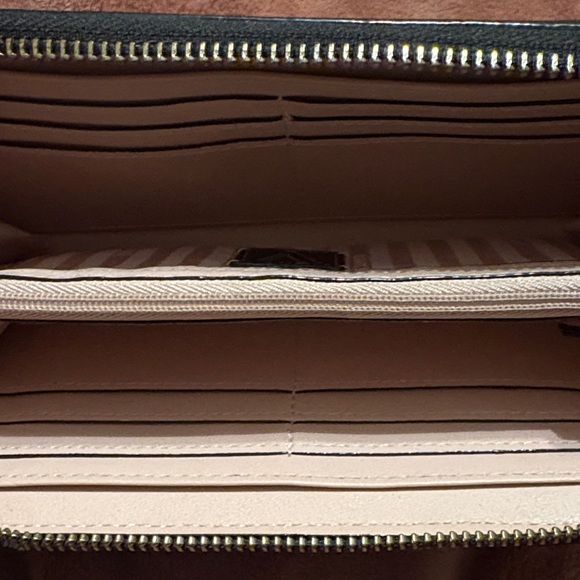 Victoria secret wallet - Picture 2 of 2